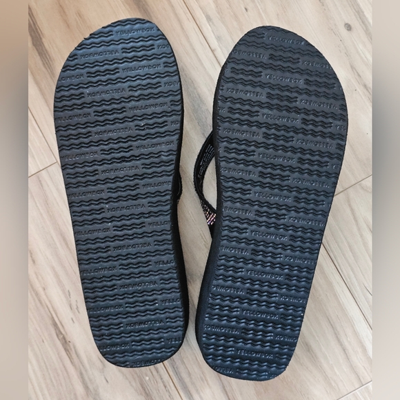 Yellow Box  Womens Flip Flops  Black / Multi Colored Rhinestons  Womens 8 - Picture 9 of 11